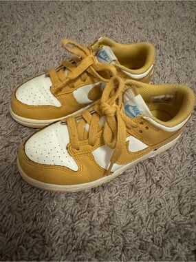 Nike Kids Low-Top Sneakers in Mustard Yellow and White with Blue Logo